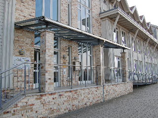 Der Eingang der Geschäftsstelle der Agentur für Arbeit in Ahrensburg. 