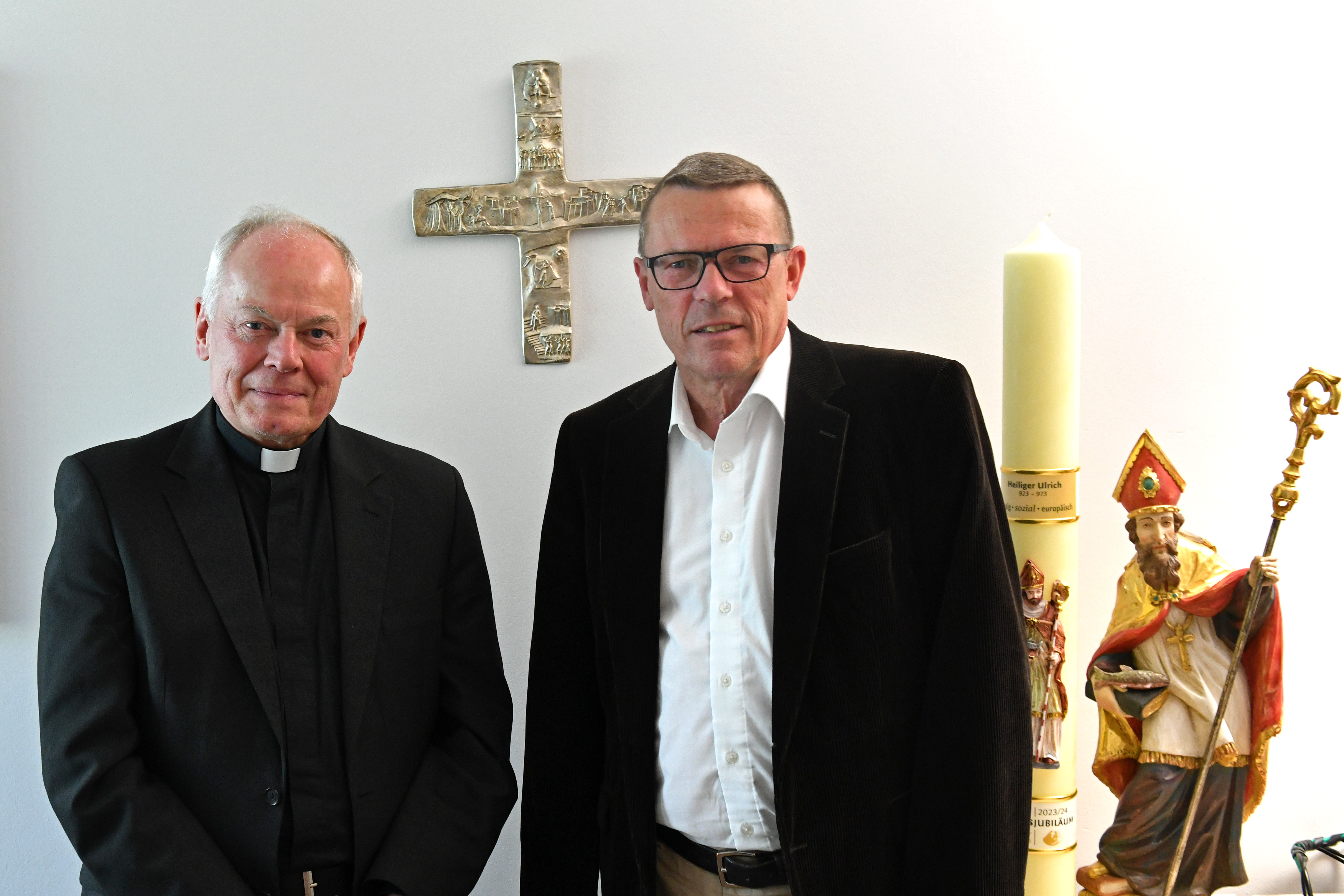 Foto von Weihbischof Losinger und Ralf Holtzwart