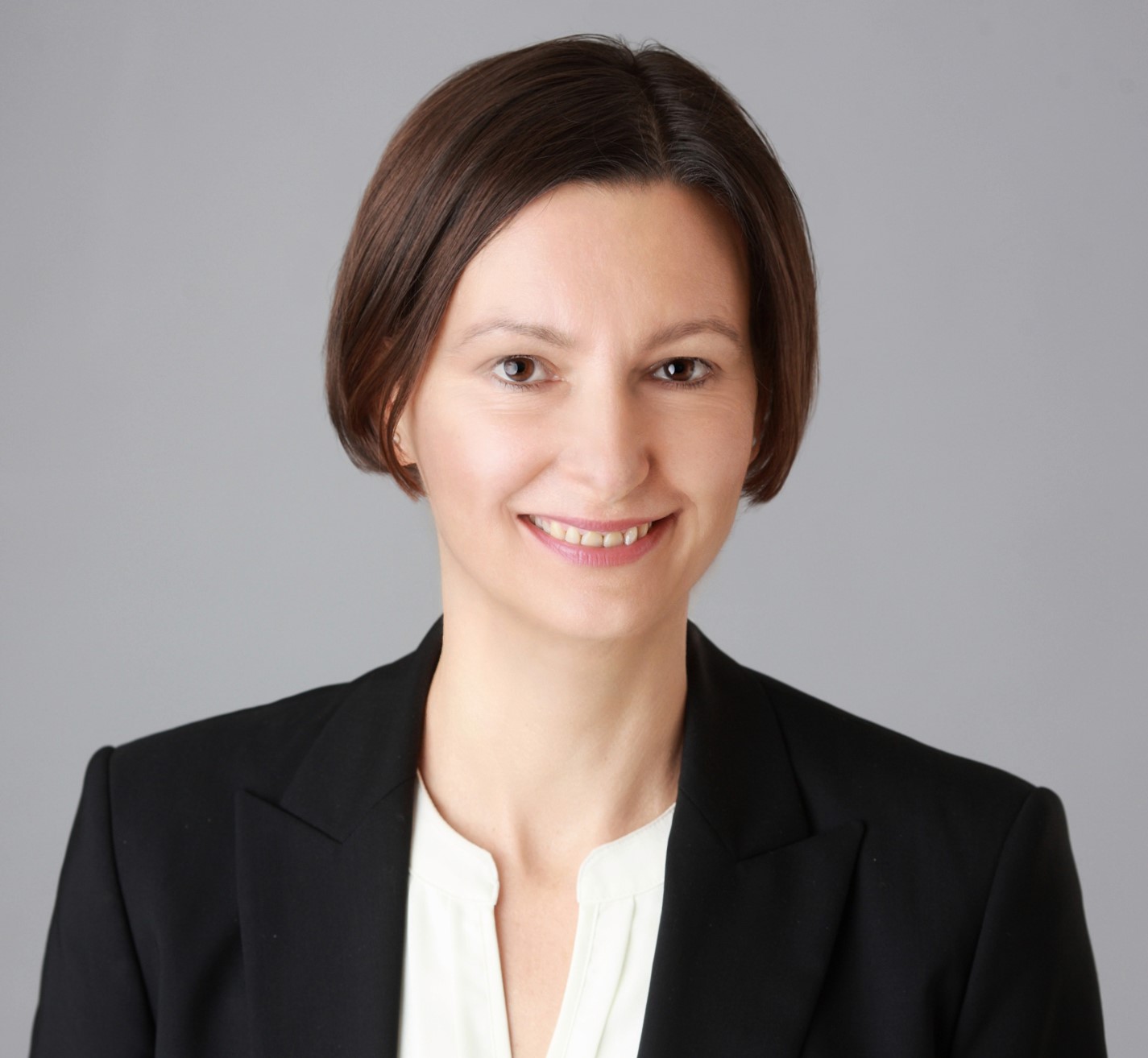 Dr. Nicole Cujai - Vorsitzende der Geschäftsführung