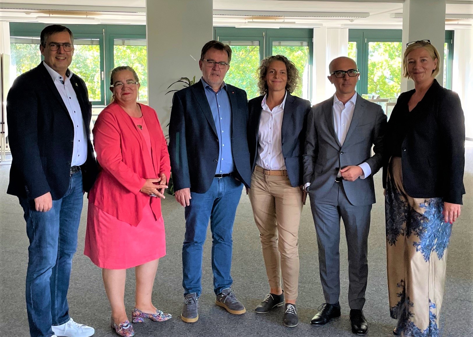 v.l. Dietmar Gutschmidt (JobCenter Essen), Andrea Demler (Agentur für Arbeit Essen), Dieter Hillebrand (DGB), Nadine Sasek (Kreishandwerkerschaft Essen), Hasan Klauser (Agentur für Arbeit Essen) und Kerstin Groß (IHK zu Essen) – Foto: Agentur für Arbeit Essen Gruppenbild