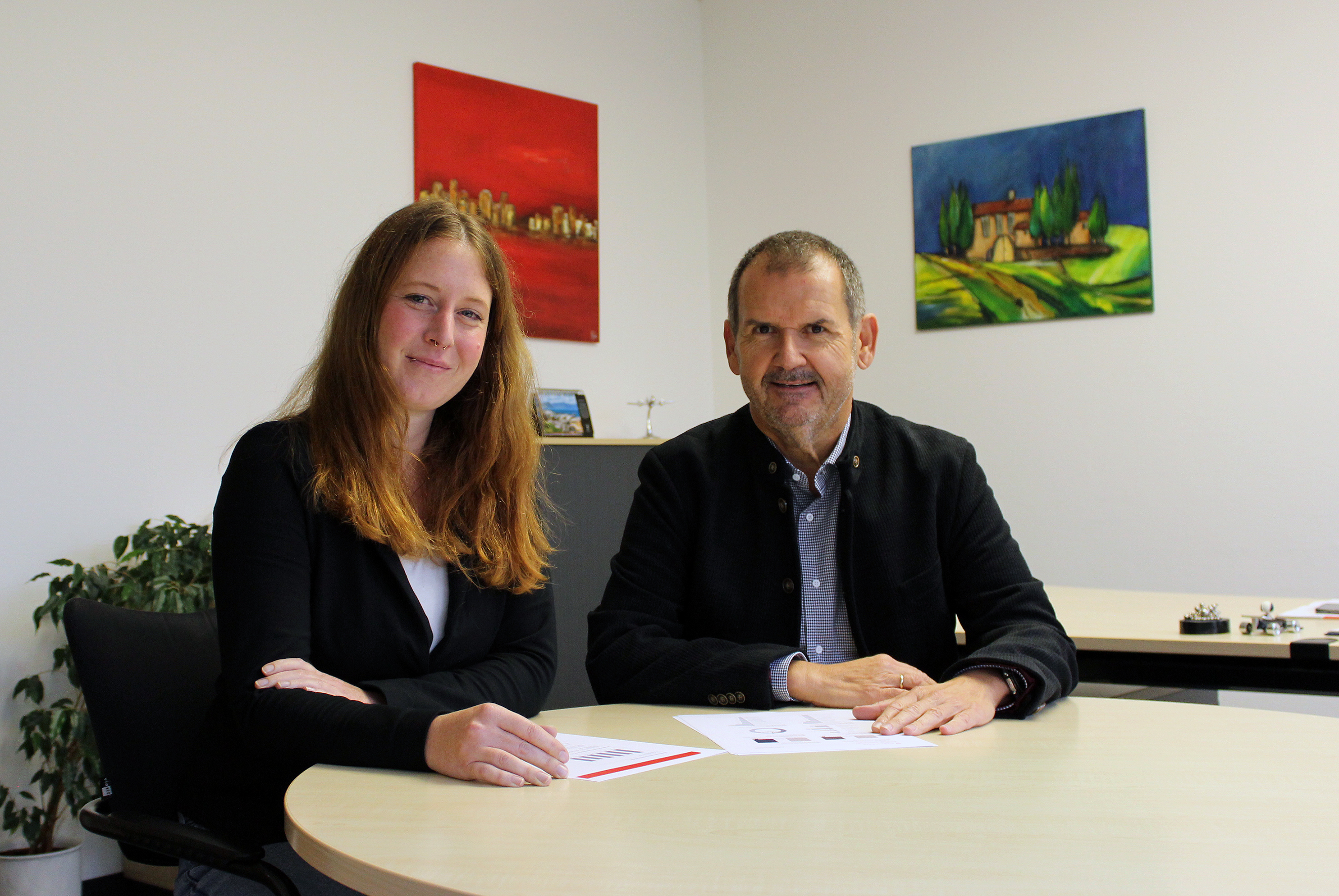 Madlen Völkel, Leiterin der Berufsberatung und Nikolaus Windisch, Vorsitzender der Geschäftsführung der Agentur für Arbeit Freis
