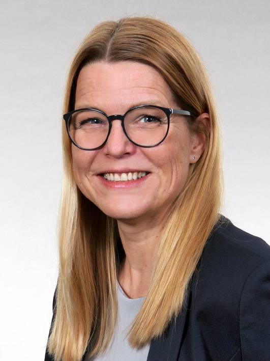 Frau Christiane Köcher 