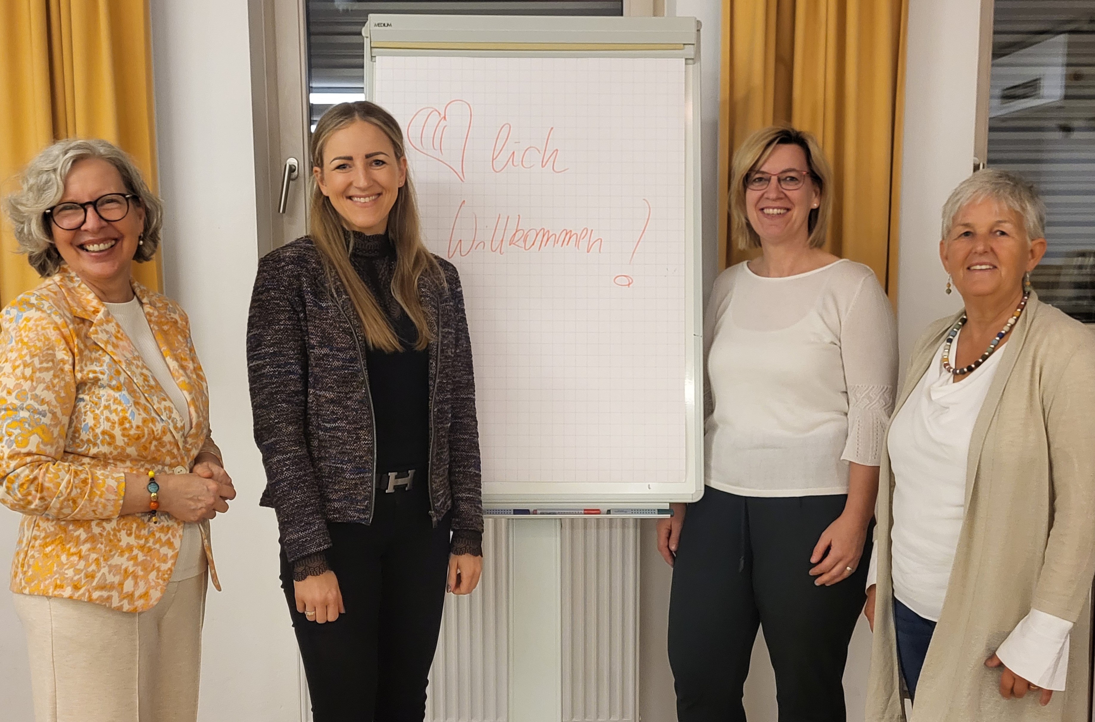 Treffpunkt Beruf und Familie Die beiden Initiatorinnen Christina Süß, Beauftragte für Chancengleichheit am Arbeitsmarkt der Agentur für Arbeit Schwandorf