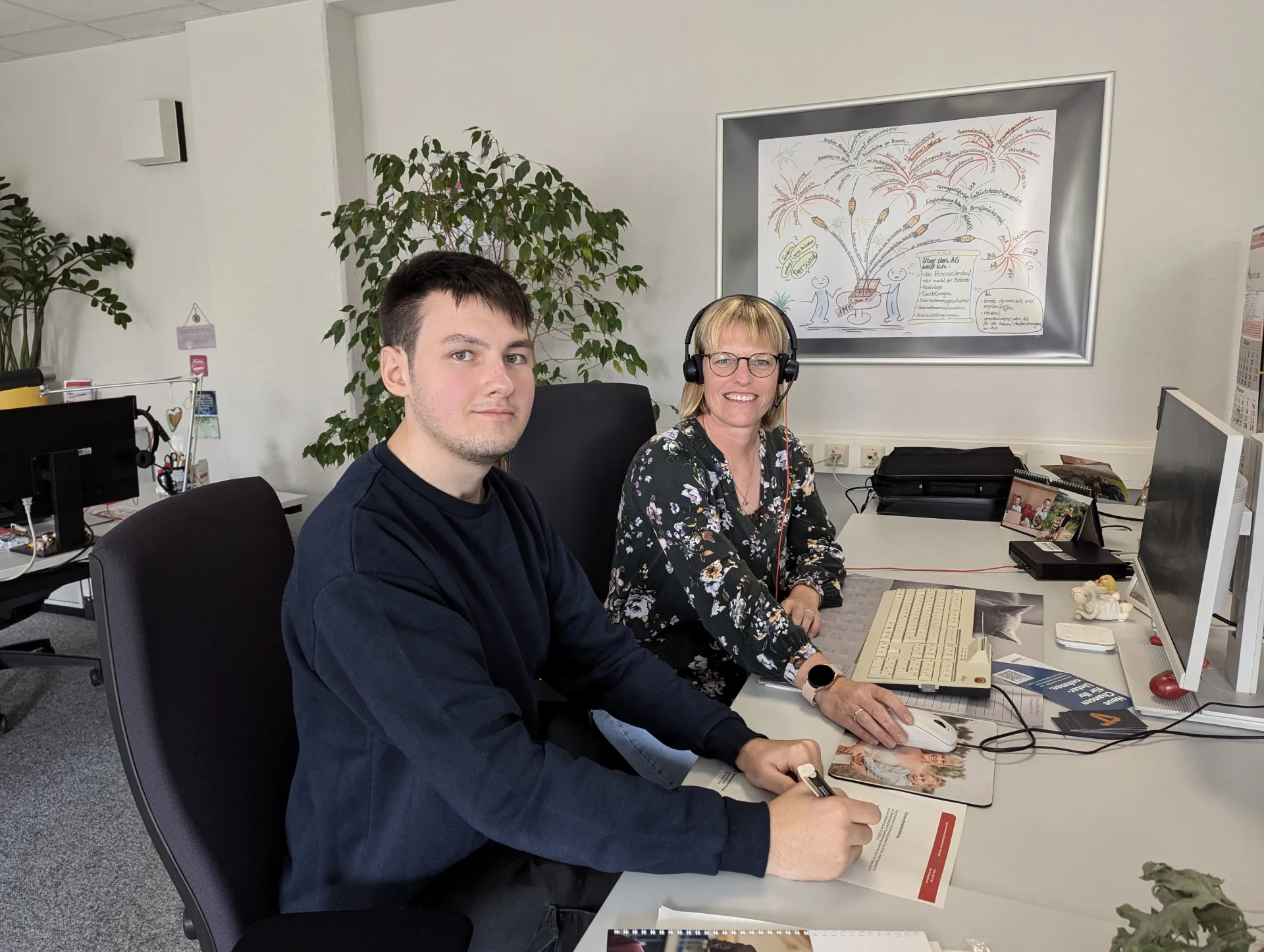 DUOday-Teilnehmer Maximilian André Krug mit Diana Herrmann vom Arbeitgeberservice