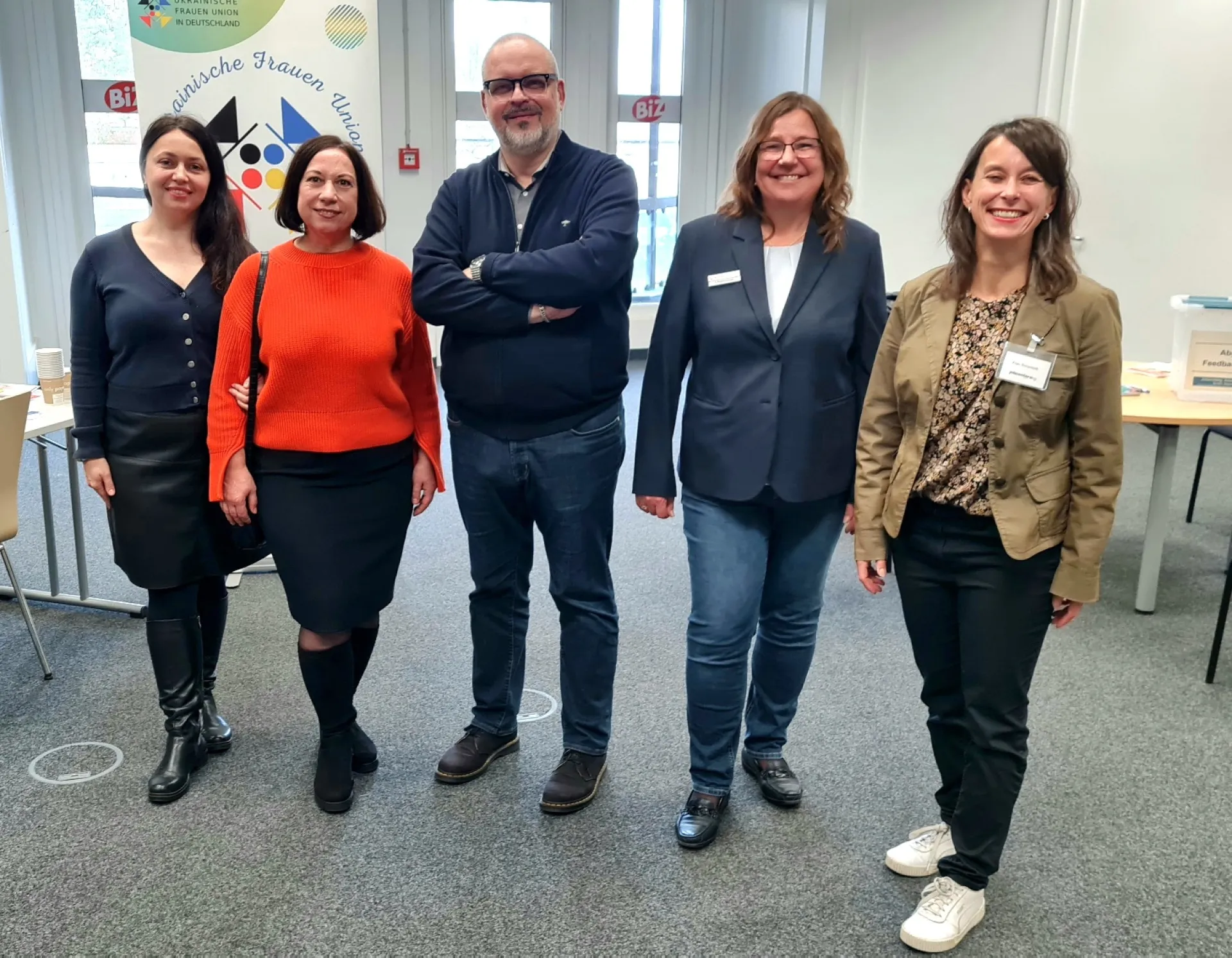 Von links nach rechts: Viktoria Gregorieva (Ukrainische Frauen Union), Liudmyla Ivasyna (Ukrainische Frauen Union), Marcus Zimmermann (Vorsitzender der Agentur für Arbeit Duisburg), Silke Martmann-Sprenger (Beauftragte für Chancengleichheit der Agentur für Arbeit Duisburg), Jasmin Borgstedt (Beauftragte für Chancengleichheit des jobcenter Duisburg)