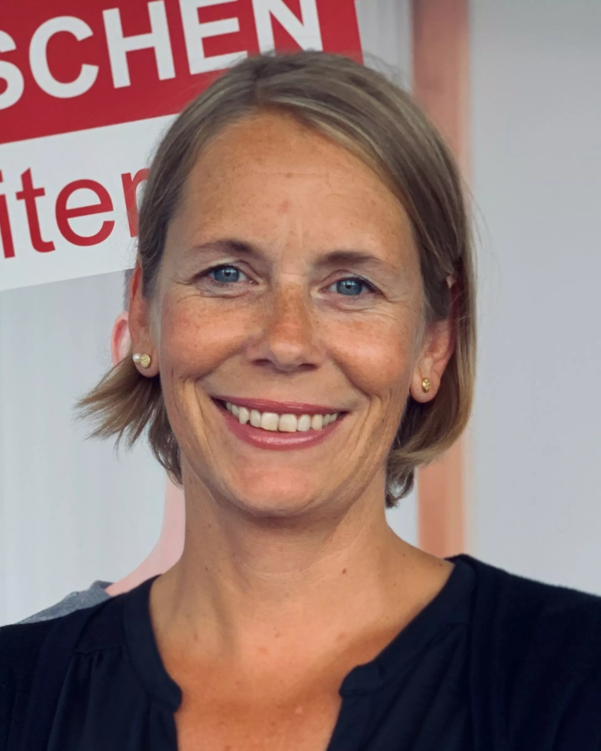 Frau Ulrike Hauser
