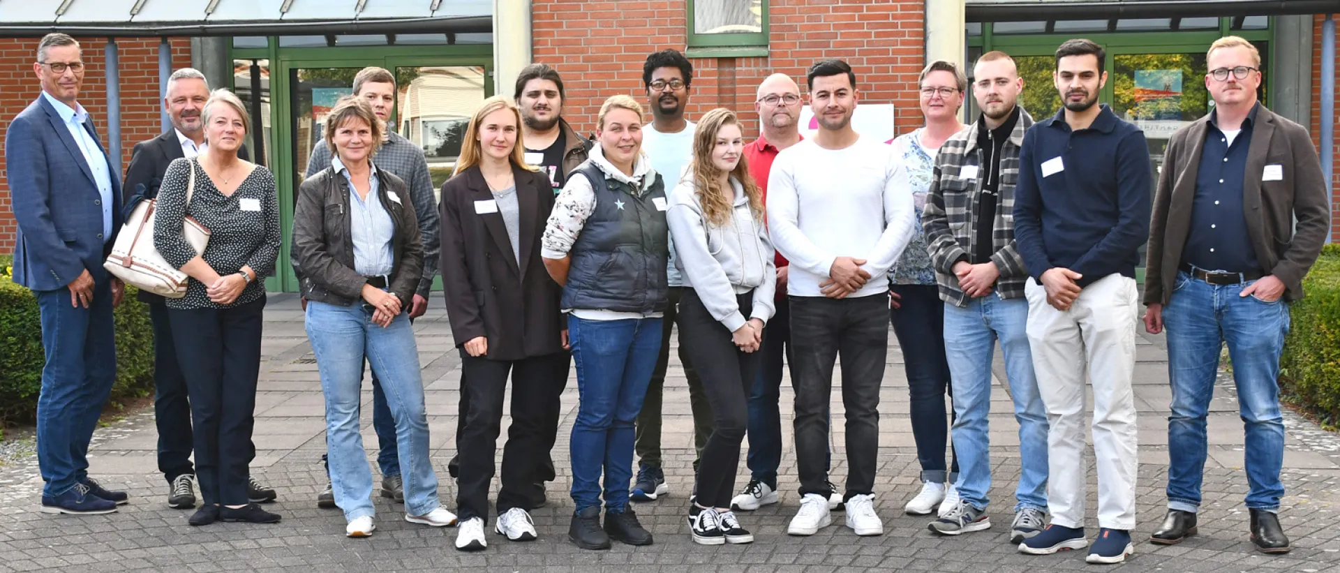 Mitarbeitende der Firmen, Wirtschaftsakademie und Arbeitsagentur