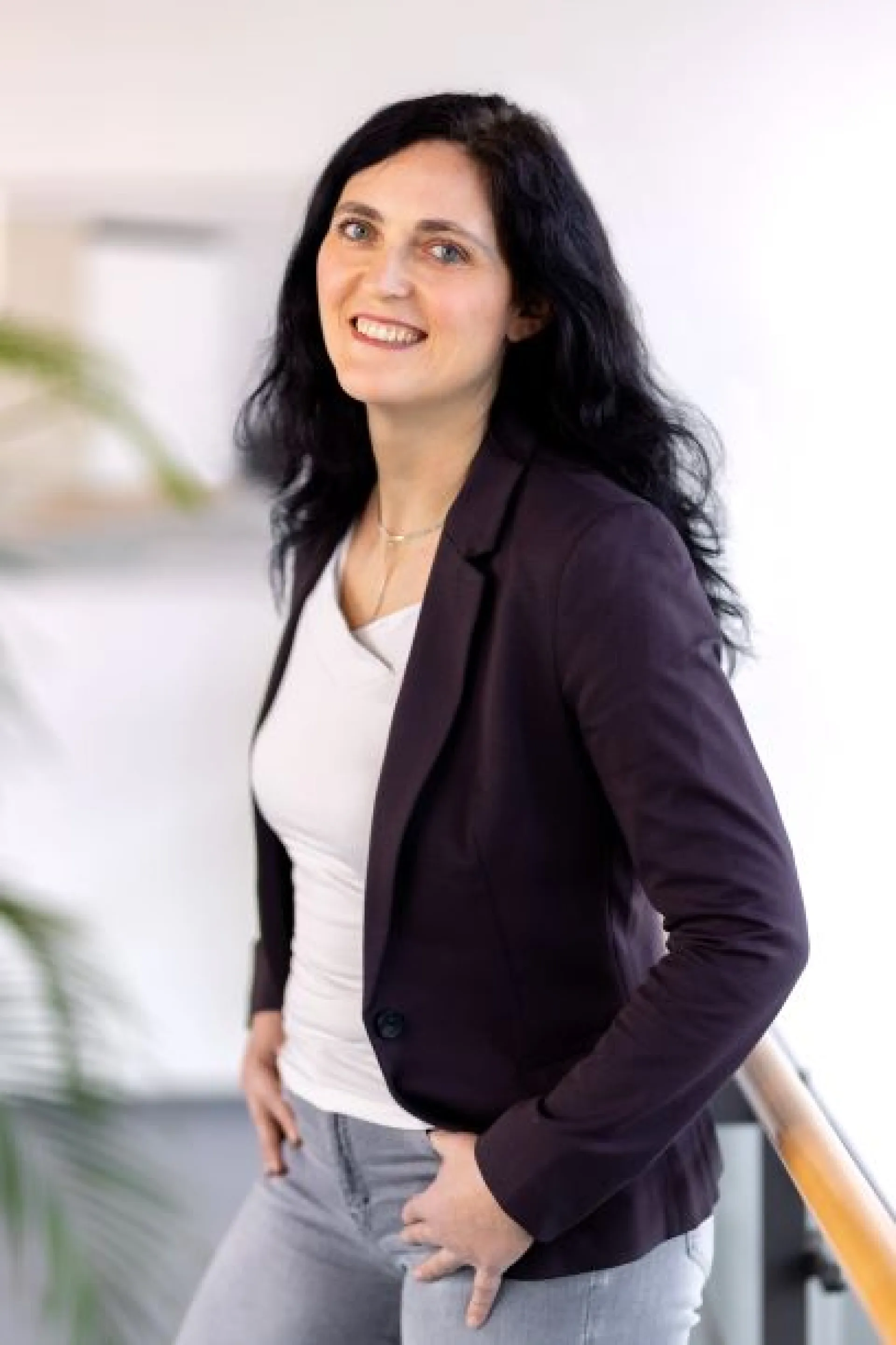 Berufsberaterin schaut freundlich 