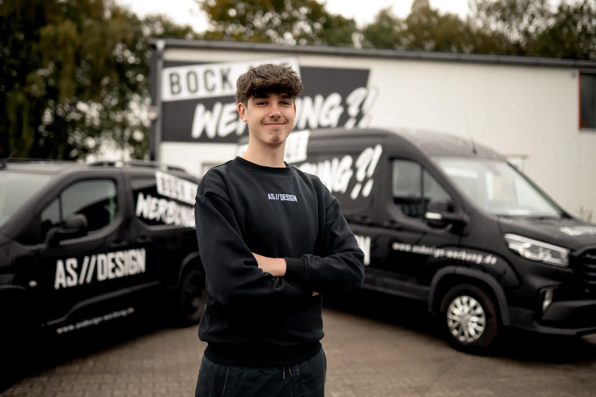 Förderung mit Wirkung: AS//DESIGN und Jonas zeigen, wie Ausbildung gelingen kann