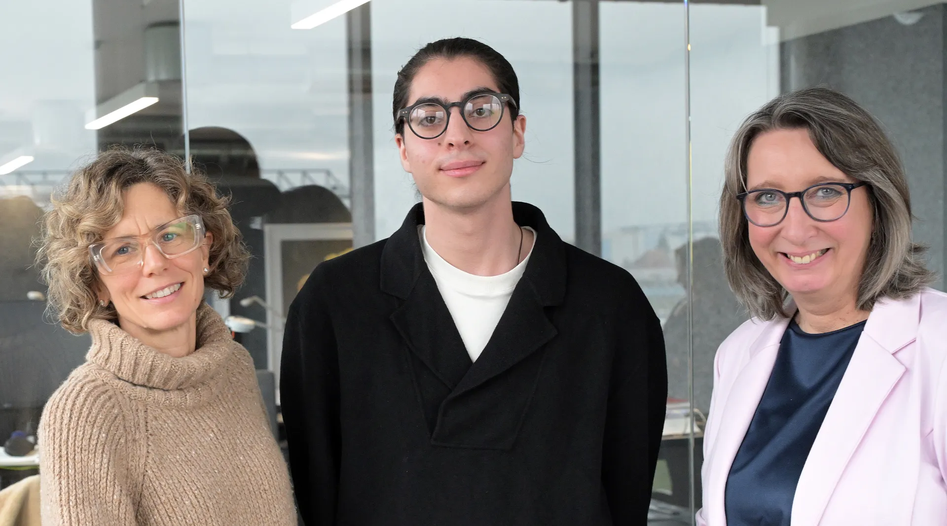 Sabine Castenow (links), Halilhan Tas begrüßten die Leiterin der Arbeitsagentur in den Büros der Agentur Castenow. Birgitta Kubs