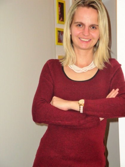 Sabine Erdmann Frau mit rotem Shirt