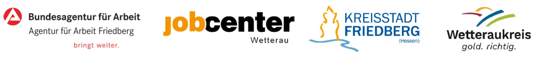 Es sind zu sehen die Logos der Agentur für Arbeit Friedberg, des Jobcenters Wetterau, der Kreisstadt Friedberg (Hessen) und des Wetteraukreises