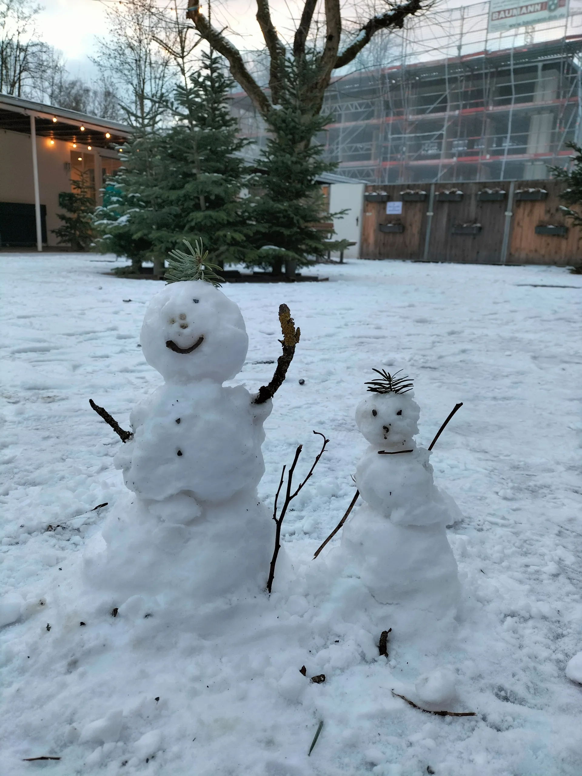 Zwei Schneemänner
