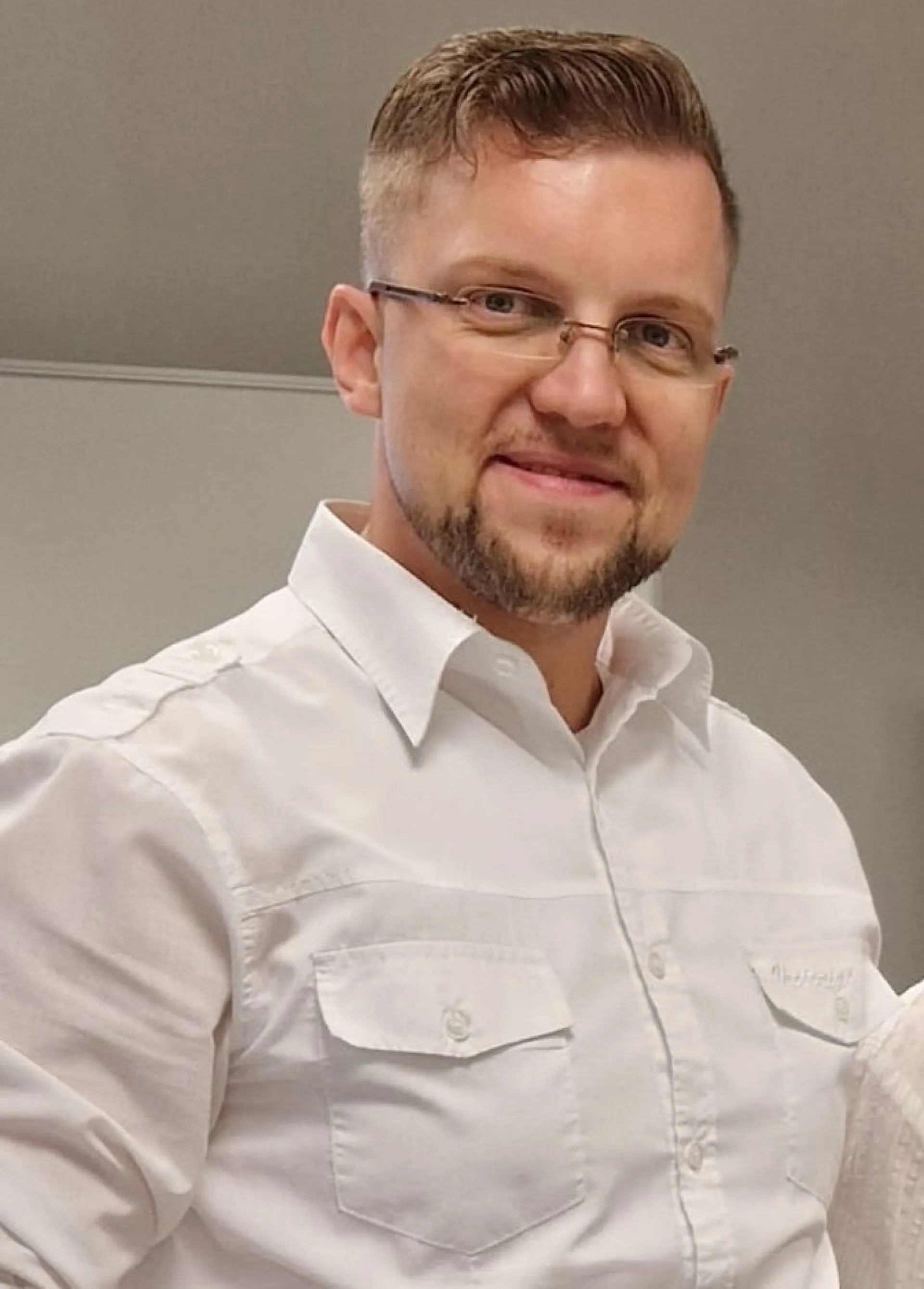 Roman Brtan macht gerade seine Umschulung zum Pflegefachmann